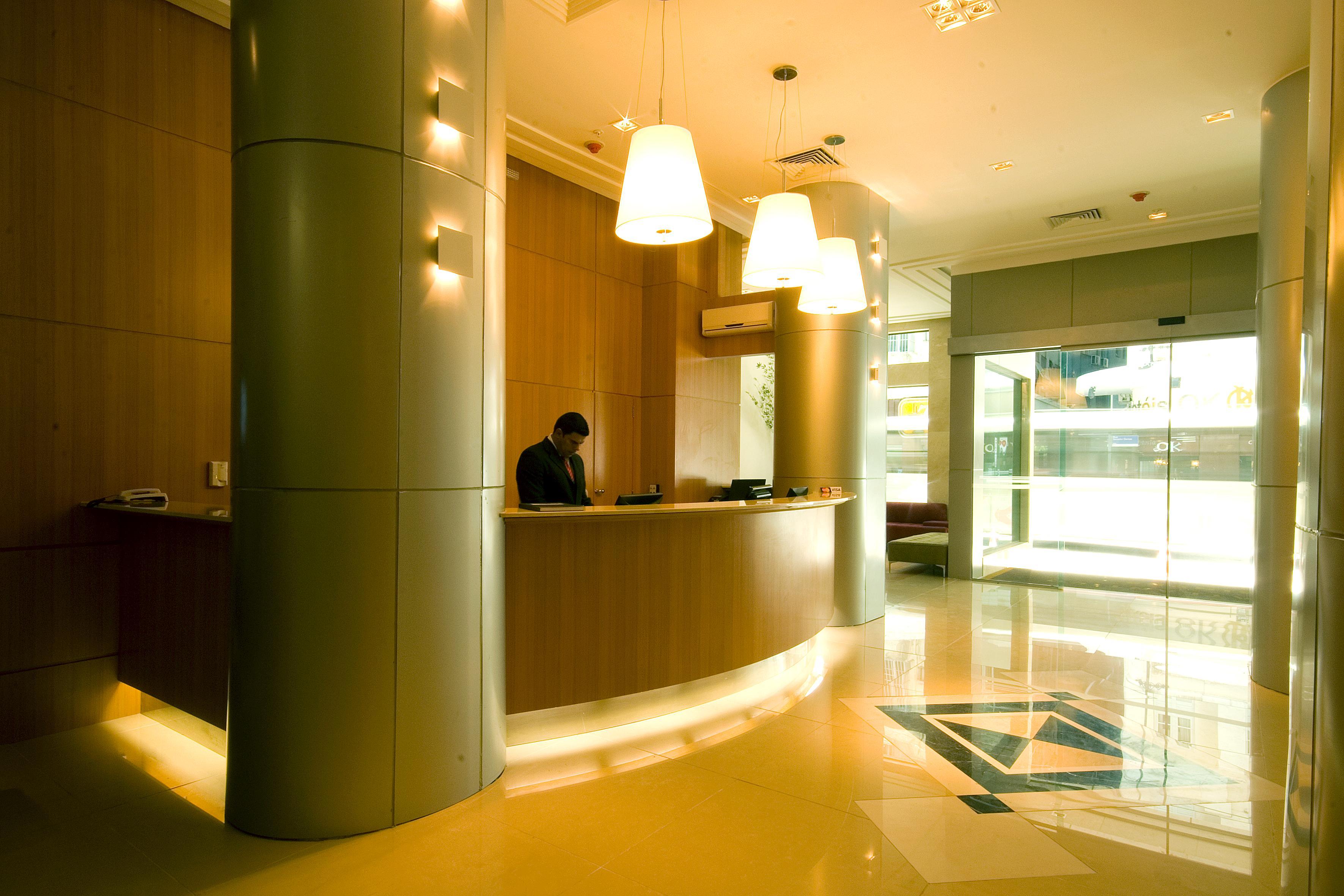 Hotel Atlântico Business Centro Rio de Janeiro Esterno foto Reception desk of a modern hotel