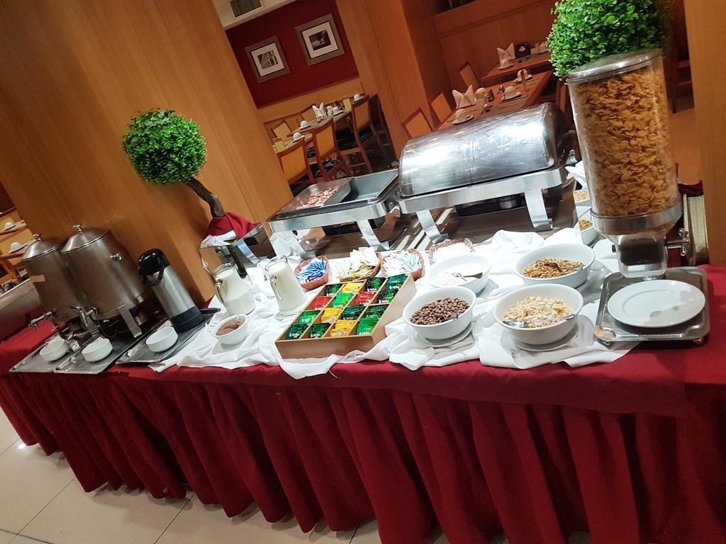 Hotel Atlântico Business Centro Rio de Janeiro Esterno foto Breakfast buffet in a hotel