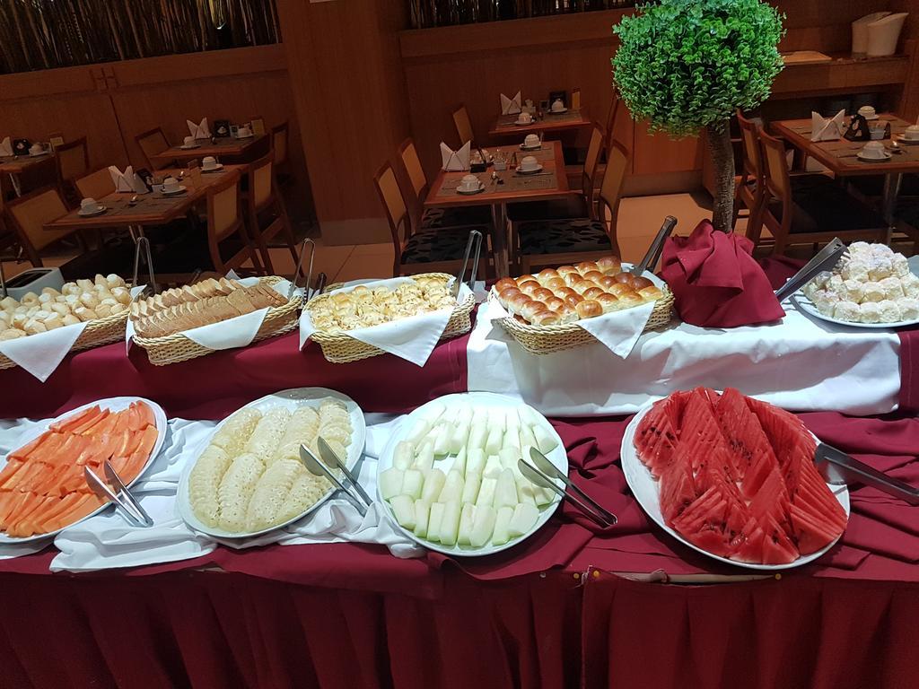Hotel Atlântico Business Centro Rio de Janeiro Esterno foto Breakfast buffet at a hotel